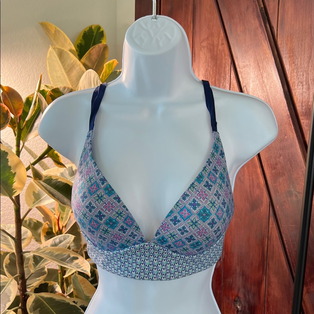 Lightly lined plunge bra